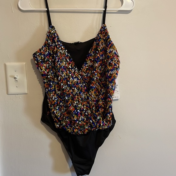 NWT MSRP $79 Guess Los Angeles RICO SEQUIN BODYSUIT Women's Size Medium - Picture 4 of 6